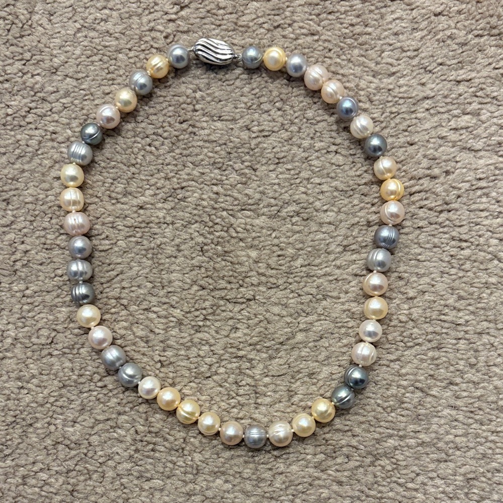 Elegant Multicolor Pearl Necklace